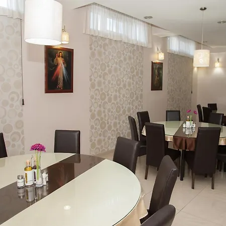 Hotell Glorija 4*